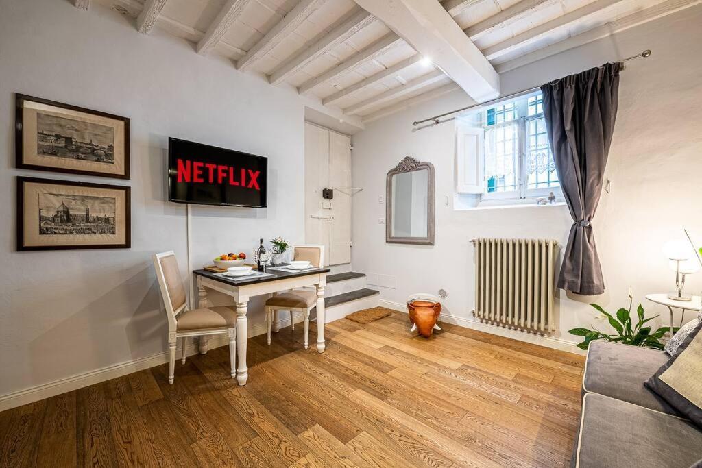 フィレンツェElegante Casa Ai Piedi Di Piazzale Michelangeloアパートメント エクステリア 写真